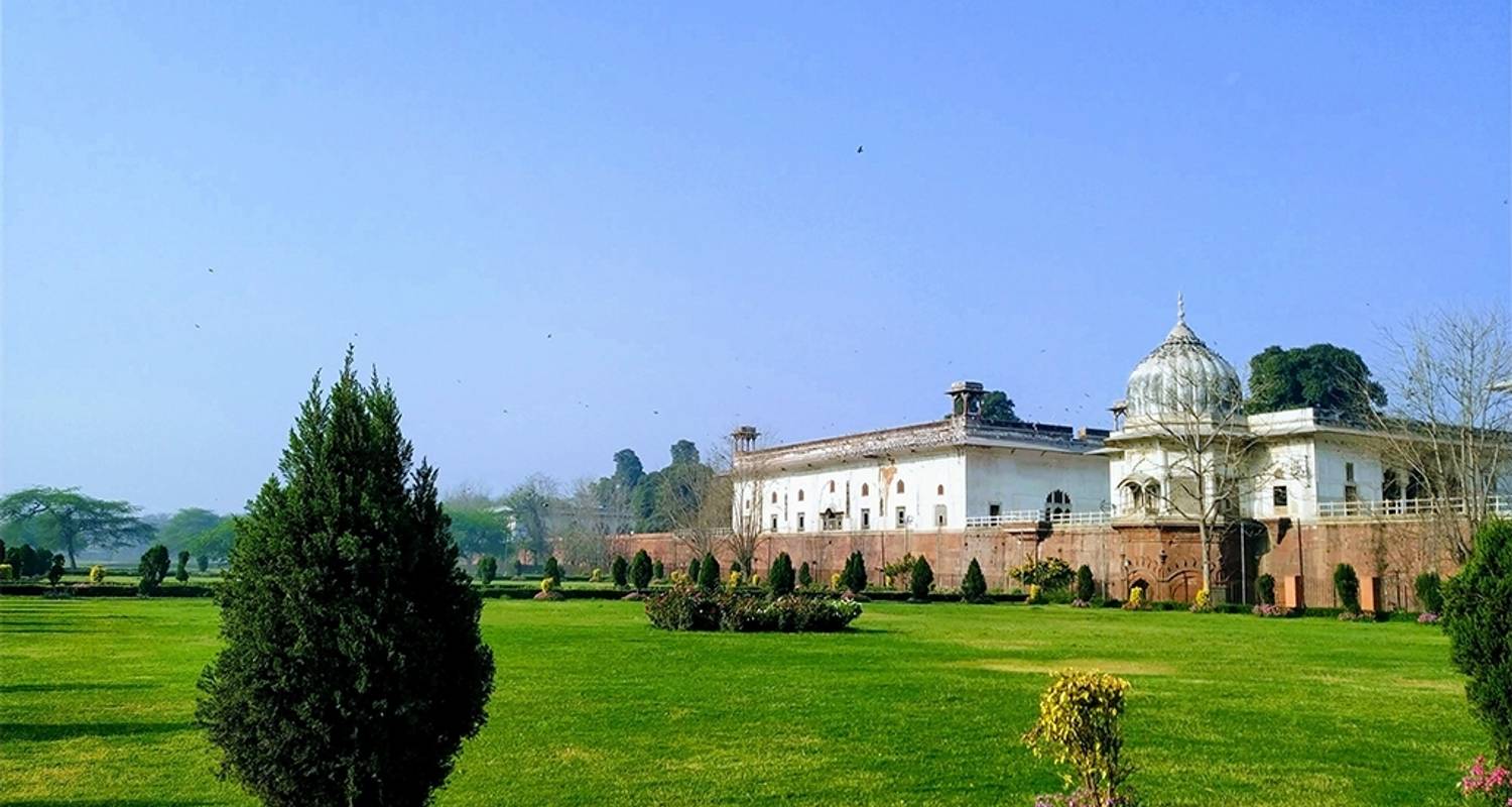 Taj Mahal and Wildlife with Royal Stay at Castles