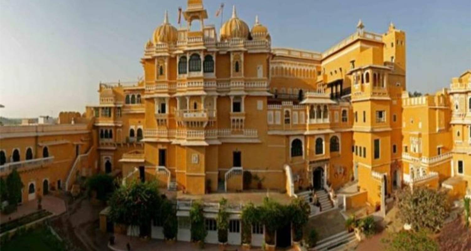 Taj Mahal and Wildlife with Royal Stay at Castles